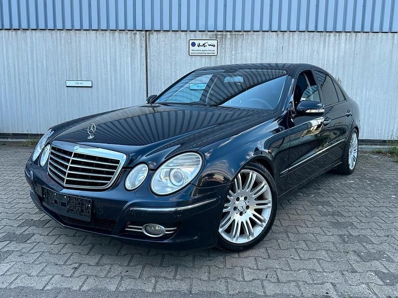 Usata Mercedes E320 224 CV (164 kW) 2006 Blu Berlina
