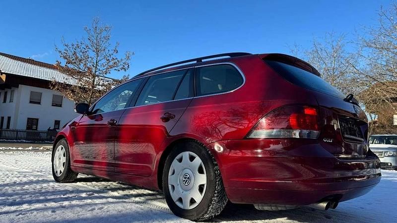 Gebraucht VW Golf V Comfortline 122 PS (89 kW) 2009 Red spice metallic Kombi