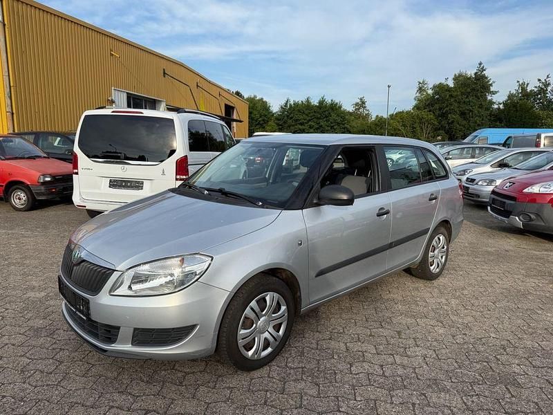Silber Gebraucht 2010 Skoda Fabia Elegance Kleinwagen | 2.250 € (Fairer Preis) - Bild 1/4