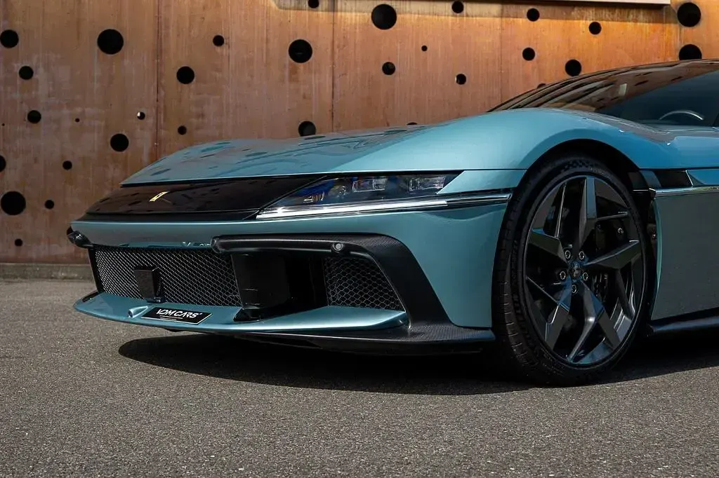 Neu Ferrari 12 Cilindri 829 PS (609 kW) 2025 Blau Coupé