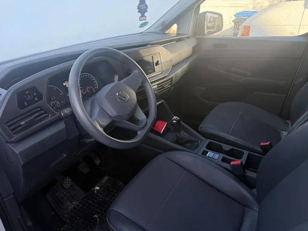 Second-hand VW Caddy 102 CP (75 kW) 2021 Alb Monovolum