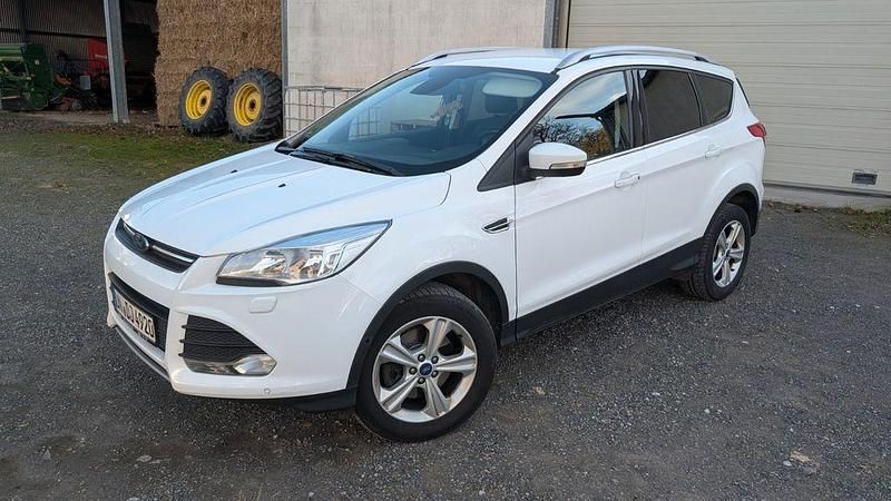 Gebraucht Ford Kuga Individual 150 PS (110 kW) 2016 Weiß SUV