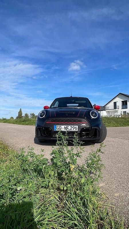 Silber Gebraucht 2023 Mini John Cooper Works Kleinwagen | 33.500 € (Etwas zu teuer) - Bild 1/4