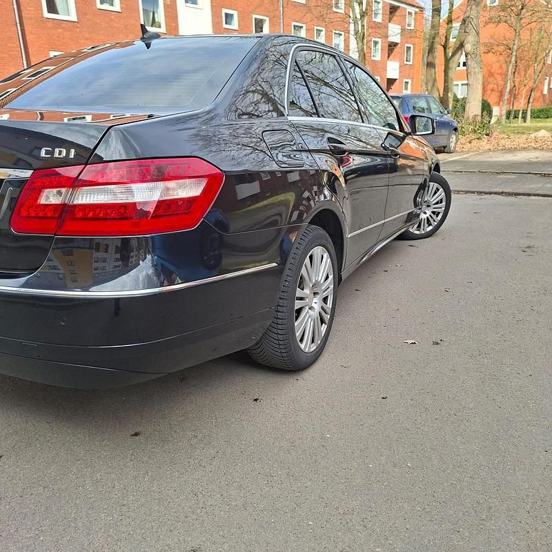 Gebraucht Mercedes E220 170 PS (125 kW) 2009 Schwarz Limousine