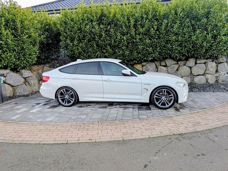 Weiß Gebraucht 2017 BMW 320 Gran Turismo M Sport Limousine | 18.600 € (Fairer Preis) - Bild 1/4