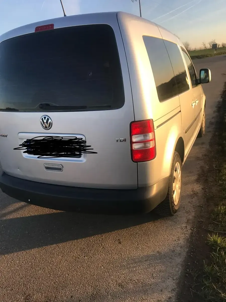 Second-hand VW Caddy 105 CP (77 kW) 2011 Argintiu Monovolum