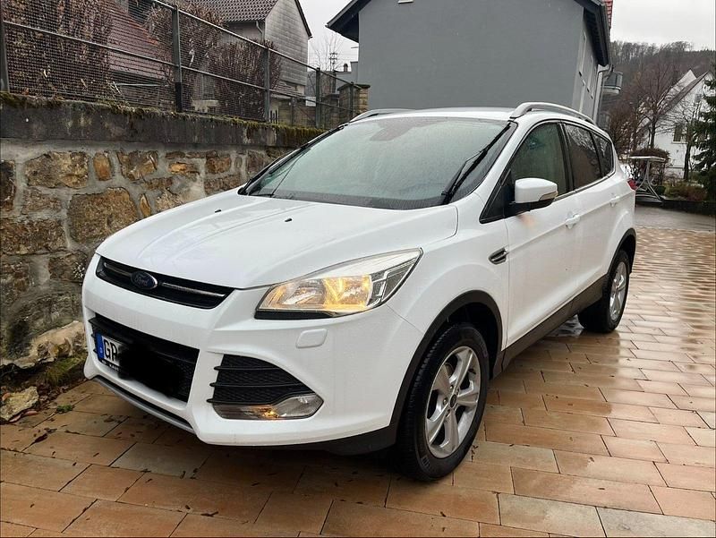 Weiß Gebraucht 2016 Ford Kuga SUV | 6.900 € (Superpreis) - Bild 1/4
