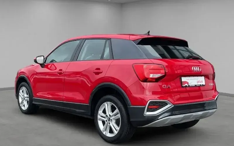 Gebraucht Audi Q2 Advanced Plus 150 PS (110 kW) 2021 Rot SUV