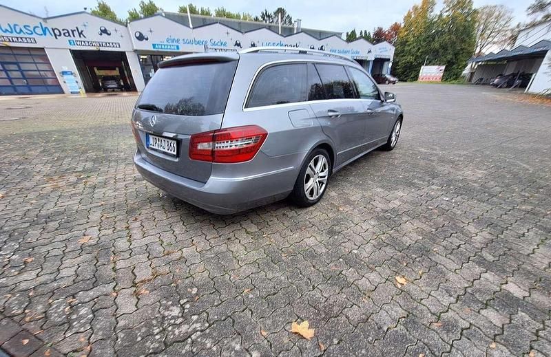 Gebraucht Mercedes E250 Elegance 204 PS (150 kW) 2011 Grau Kombi