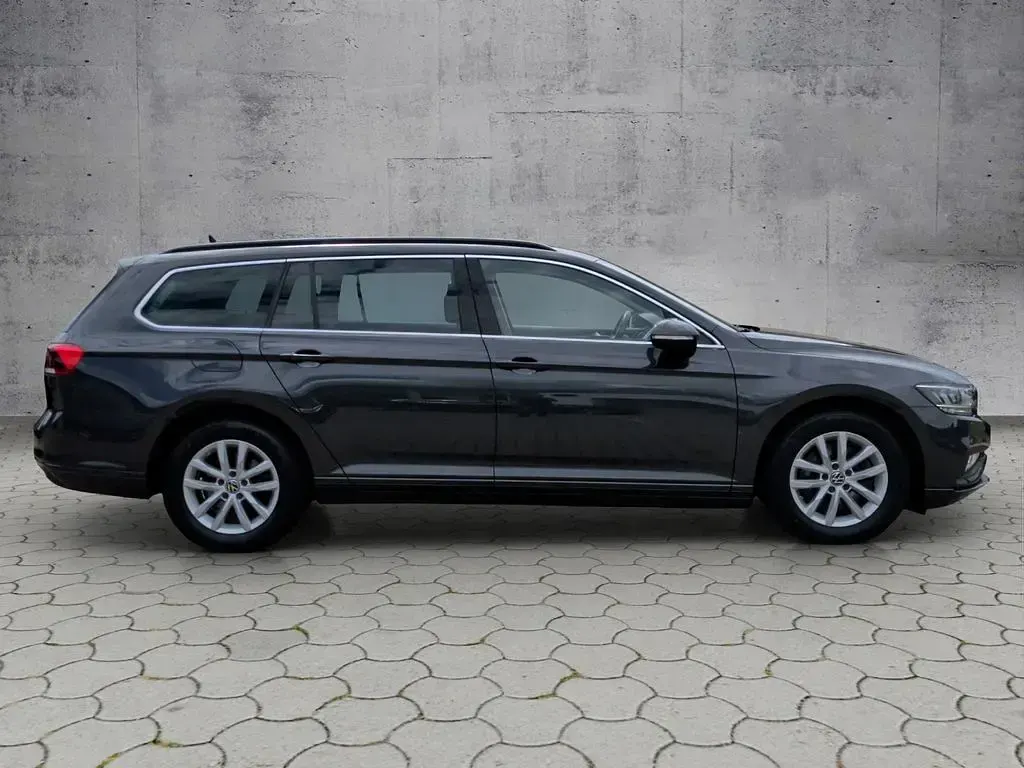 Gebraucht VW Passat Business 150 PS (110 kW) 2024 Mangangrau metallic Kombi