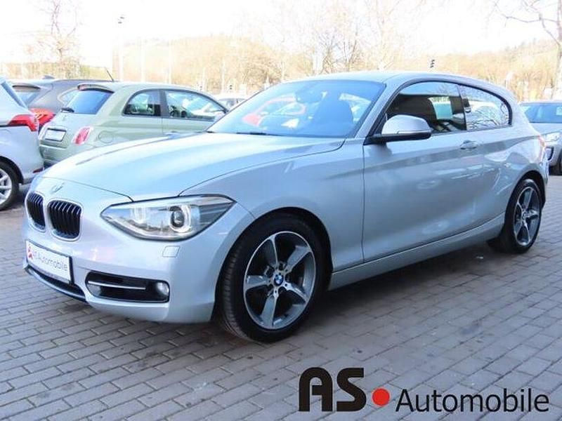 Gebraucht BMW 118 Sport Line 170 PS (125 kW) 2013 Glaciersilber Kleinwagen