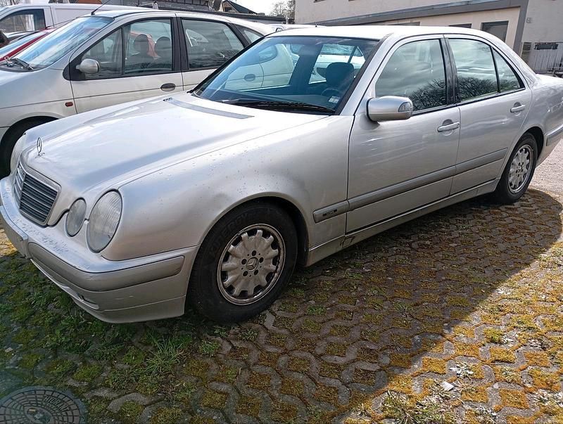 Gebraucht Mercedes E200 Classic 2000 Silber Limousine