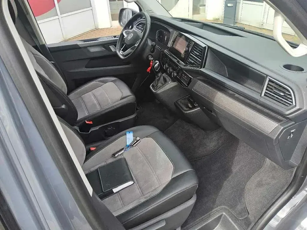 Gebraucht VW Multivan Generation Six 204 PS (150 kW) 2022 Pure grey Van / Kleinbus