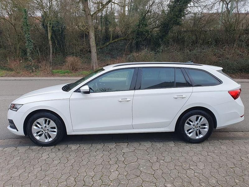 Gebraucht Skoda Octavia Ambition 150 PS (110 kW) 2022 Weiß Kombi