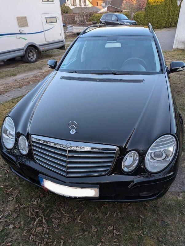 Schwarz Gebraucht 2007 Mercedes E200 Classic Kombi | 3.000 € - Bild 1/4