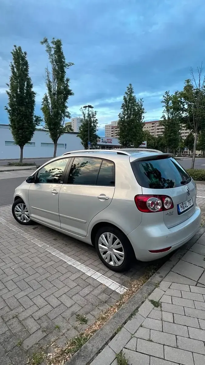 Gebraucht VW Golf VI 105 PS (77 kW) 2011 Grau Kleinwagen