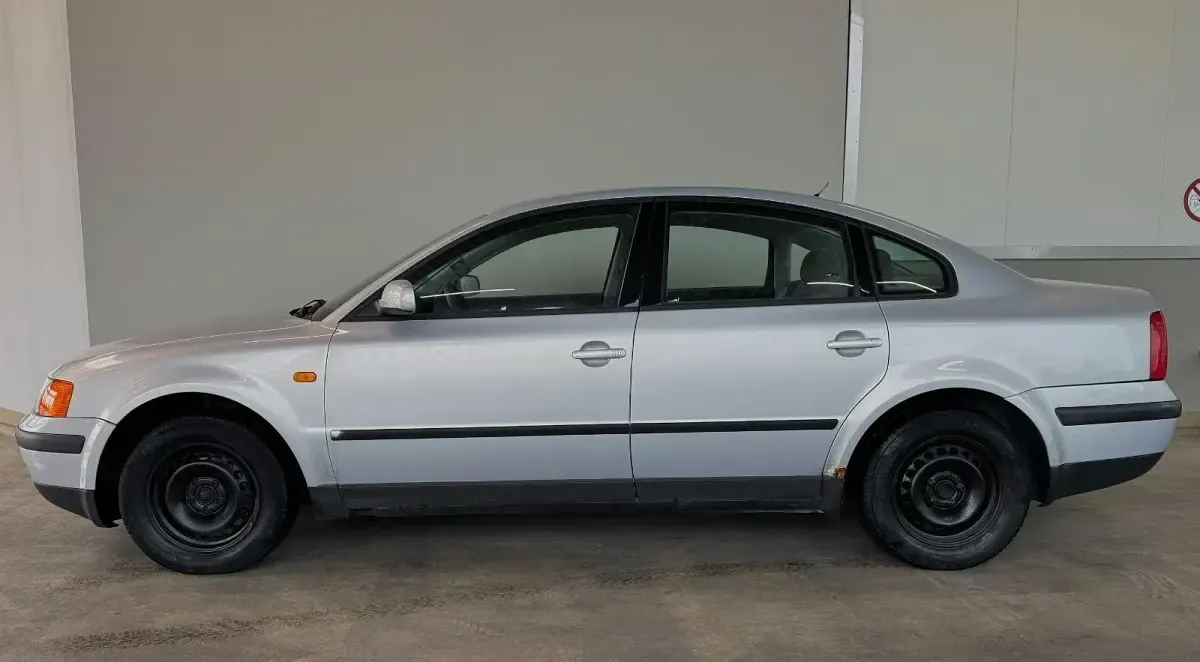 Gebraucht VW Passat 125 PS (91 kW) 1997 Silber Limousine