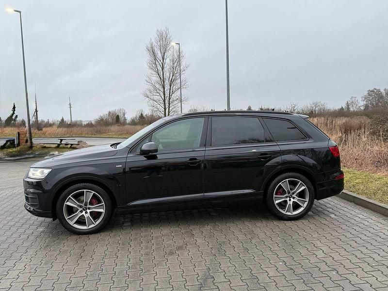 Gebraucht Audi Q7 Ambiente 325 PS (239 kW) 2016 Schwarz SUV