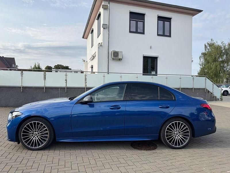 Blau Gebraucht 2024 Mercedes C200 AMG line Limousine | 37.900 € (Etwas zu teuer) - Bild 1/4