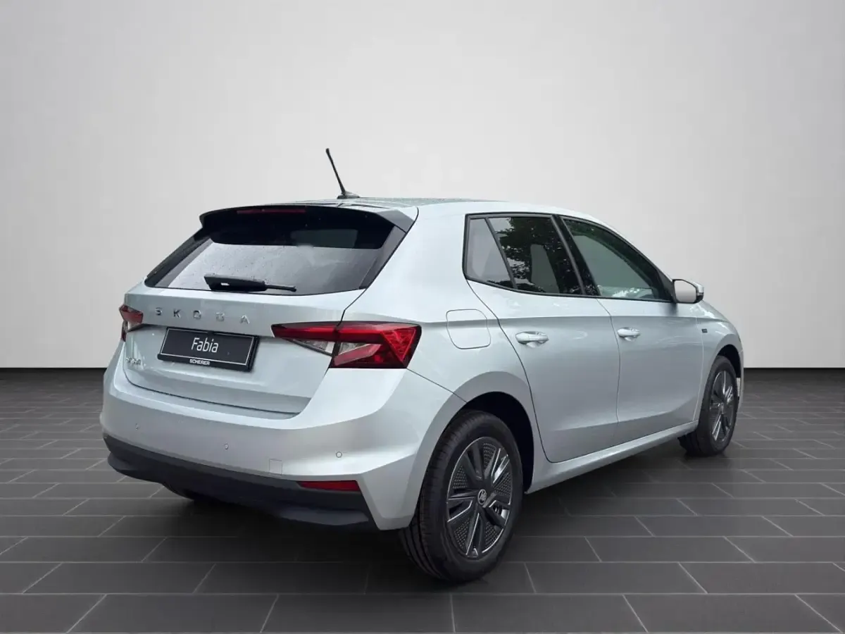 Gebraucht Skoda Fabia Tour 116 PS (85 kW) 2025 Brillantsilber metallic (metallic) Kleinwagen