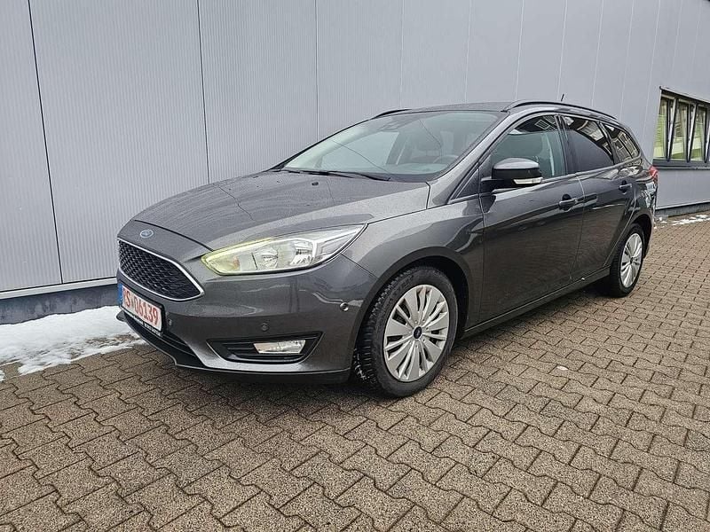 Gebraucht Ford Focus Business Edition 125 PS (91 kW) 2017 Grau Kombi