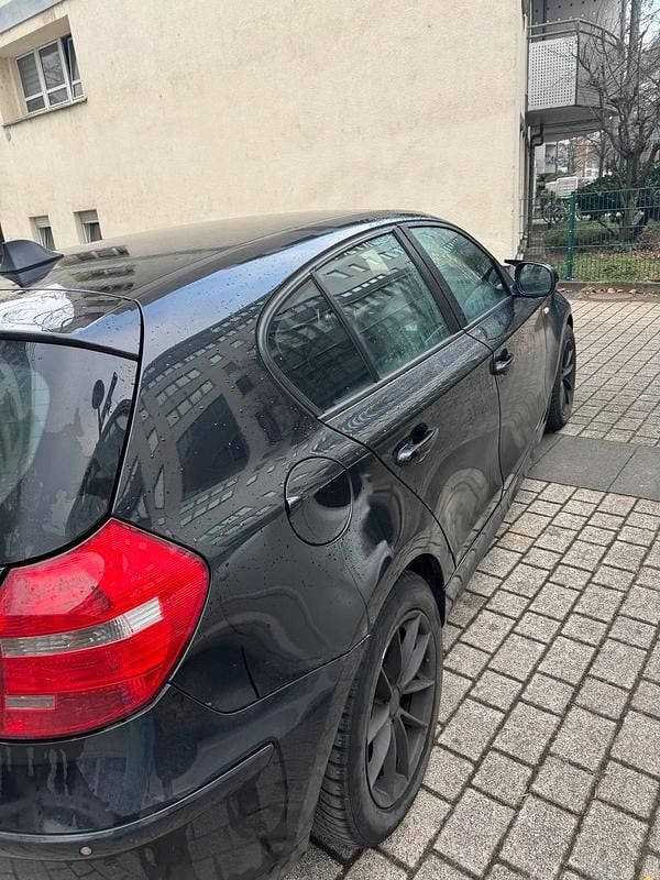 Gebraucht BMW 120 177 PS (130 kW) 2011 Schwarz Kleinwagen