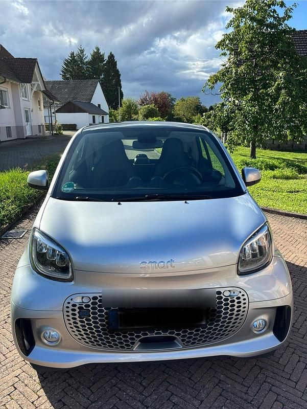 Grau Gebraucht 2020 Smart ForTwo Electric Drive Coupé | 11.450 € (Teuer) - Bild 1/4