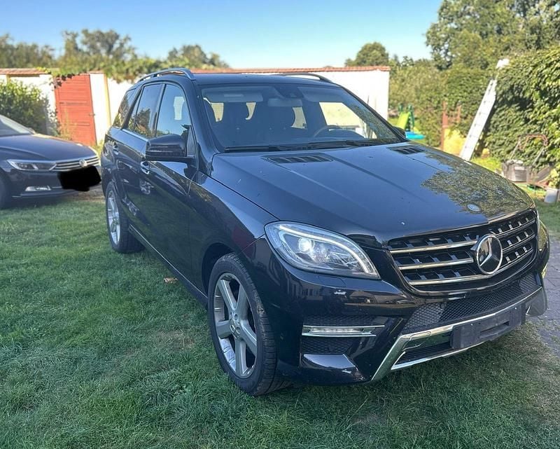 Schwarz Gebraucht 2012 Mercedes ML350 AMG SUV | 12.499 € - Bild 1/4