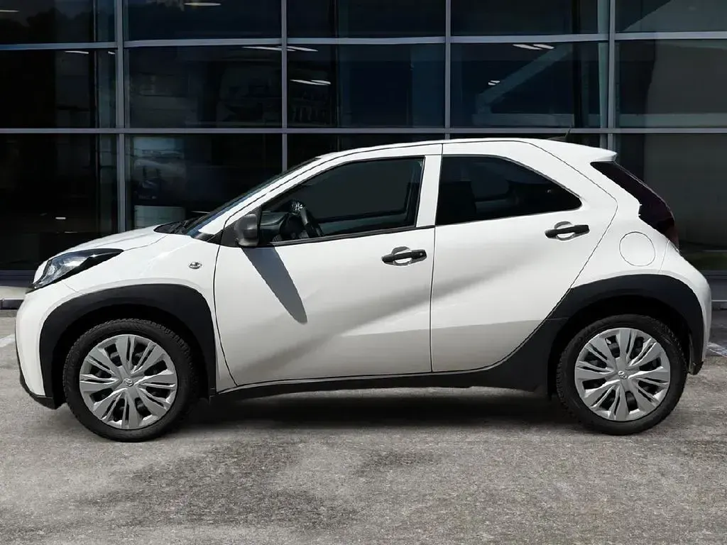 Gebraucht Toyota Aygo X Basis 72 PS (52 kW) 2023 Weiß SUV