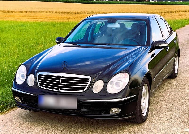 Gebraucht Mercedes E240 Avantgarde 177 PS (130 kW) 2002 Schwarz Limousine