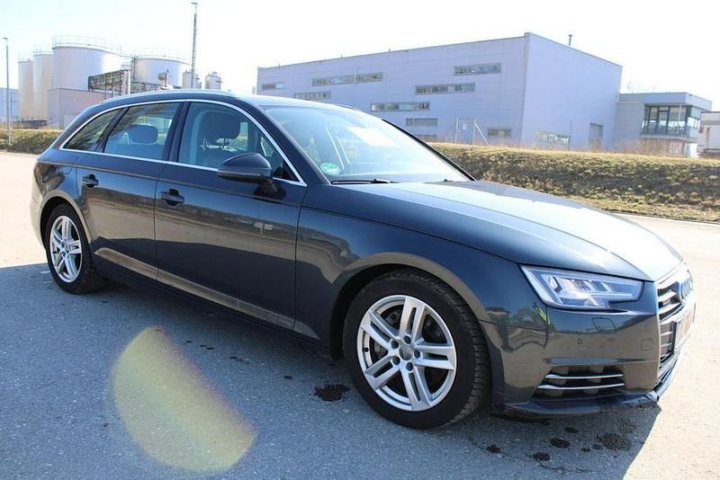 Gebraucht Audi A4 Sport 218 PS (160 kW) 2017 Grau Kombi