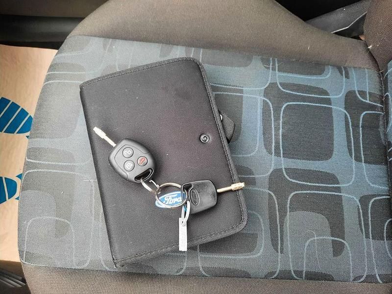 Gebraucht Ford Fiesta Basis 60 PS (44 kW) 2008 Blau Limousine