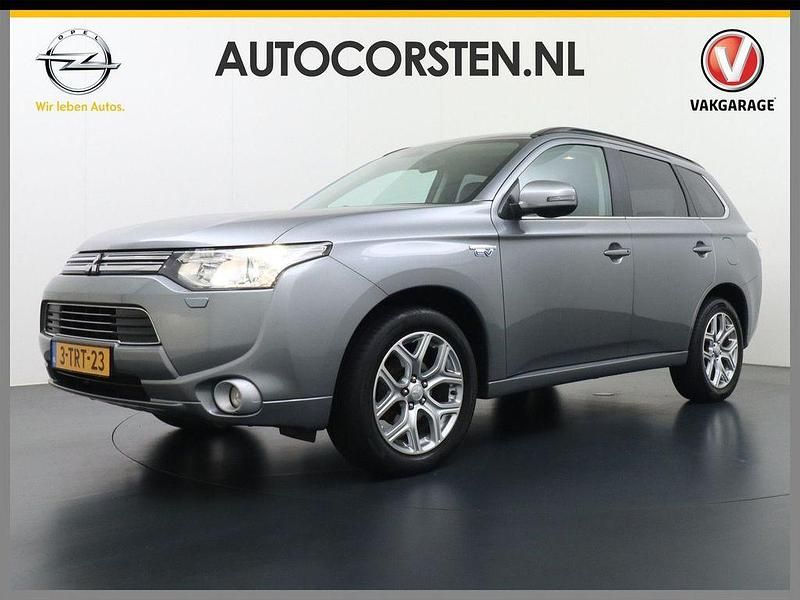 Grau Gebraucht 2014 Mitsubishi Outlander P-HEV SUV | 10.695 € (Fairer Preis) - Bild 1/4