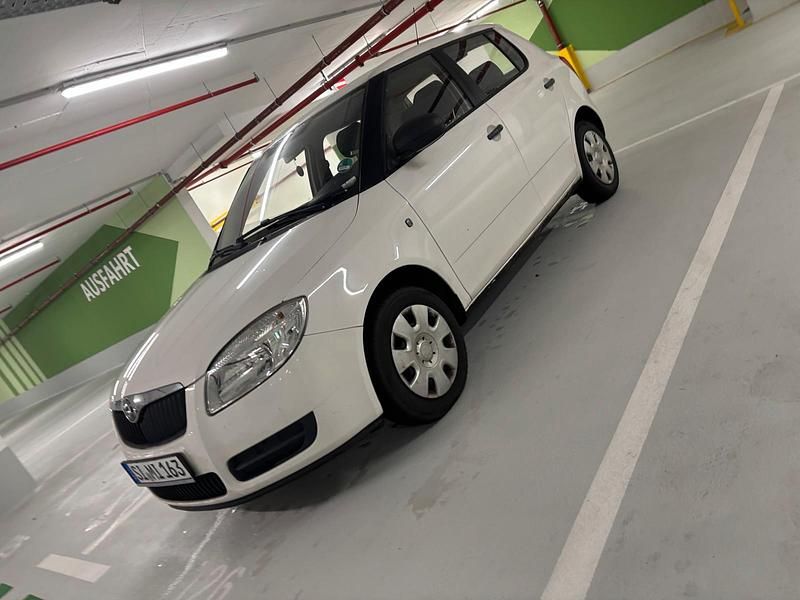 Weiß Gebraucht 2009 Skoda Fabia Limousine | 1.450 € (Guter Preis) - Bild 1/4