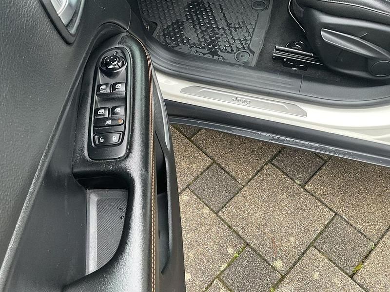 Second-hand Jeep Compass 170 CP (125 kW) 2018 Alb SUV