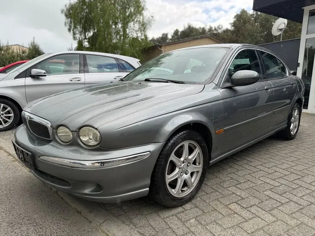 Käytetty Jaguar X-type Executive 156 HP (114 kW) 2002 Harmaa Sedan