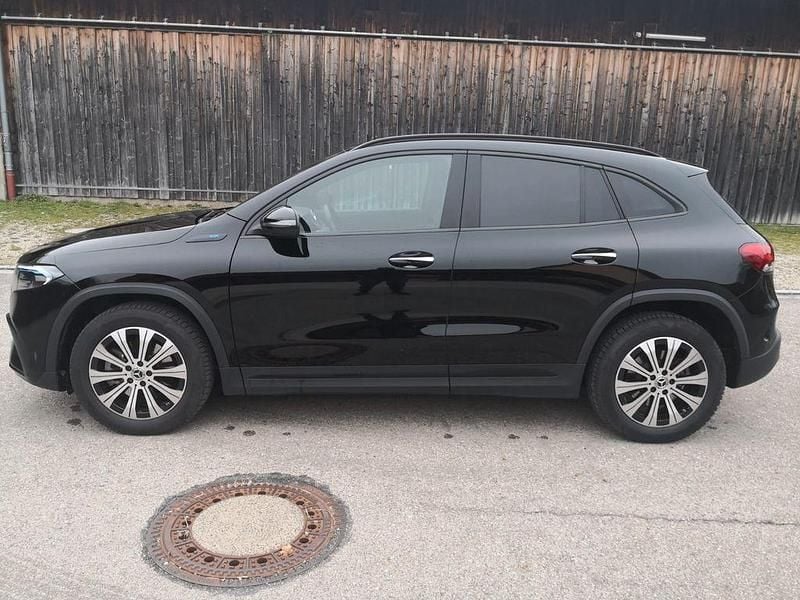 Gebraucht Mercedes EQA250 AMG line 139 kW (190 PS) 2021 Schwarz SUV