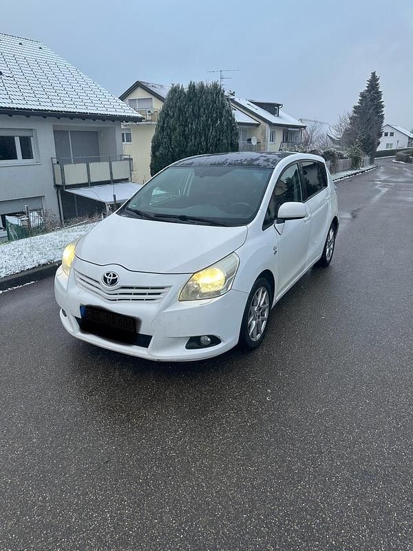 Weiß Gebraucht 2009 Toyota Verso Van / Kleinbus | 1.000 € (Guter Preis) - Bild 1/4