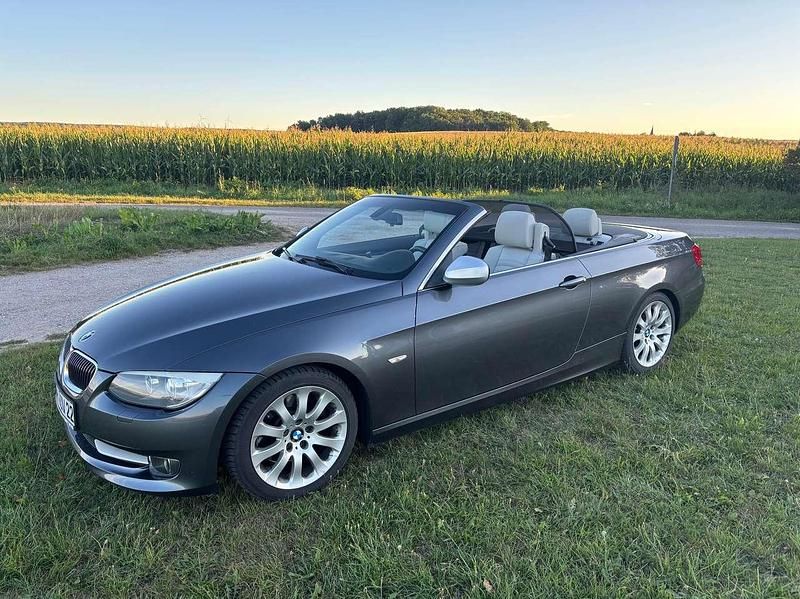 Grau Gebraucht 2011 BMW 330 Cabriolet Cabrio | 15.800 € (Superpreis) - Bild 1/4