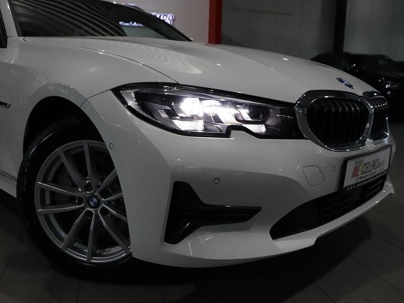 Gebraucht BMW 330e Advantage 292 PS (214 kW) 2022 Weiß Kombi