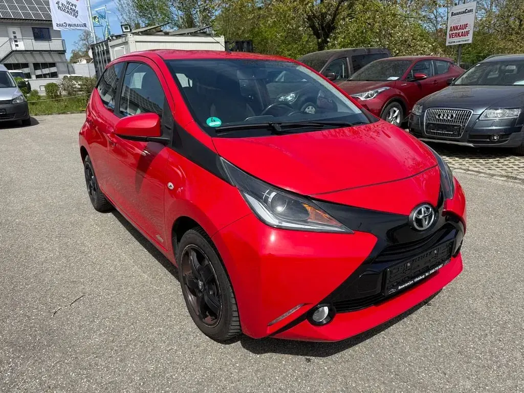 Gebraucht Toyota Aygo X-play 69 PS (50 kW) 2016 Rot Kleinwagen
