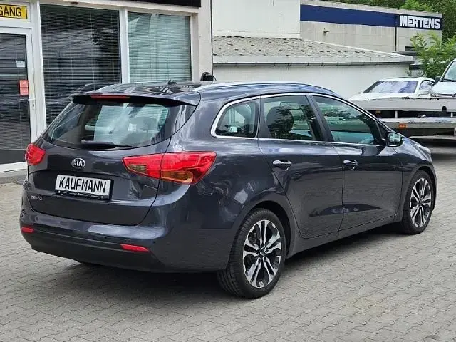 Gebraucht Kia Ceed Sportswagon 135 PS (99 kW) 2012 Grau Kombi
