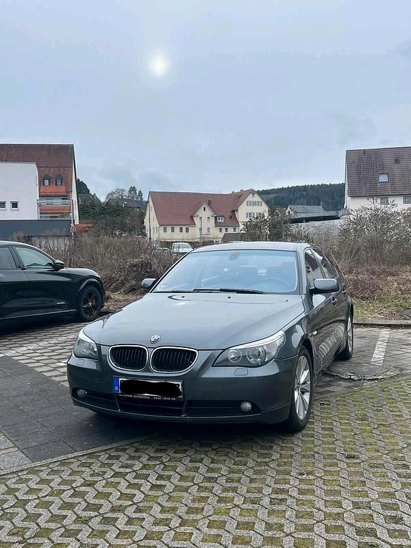 Gebraucht BMW 523 177 PS (130 kW) 2005 Grau Limousine