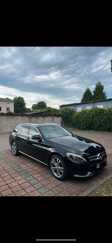 Schwarz Gebraucht 2016 Mercedes C220 Kombi | 13.400 € (Fairer Preis) - Bild 1/4