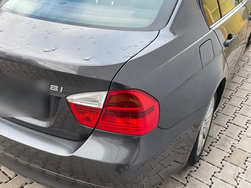 Gebraucht BMW 318 129 PS (94 kW) 2005 Grau Limousine