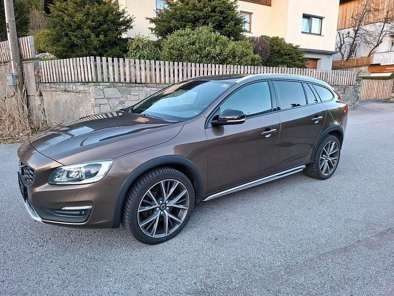 Gebraucht Volvo V60 CC 150 PS (110 kW) 2016 Braun Kombi