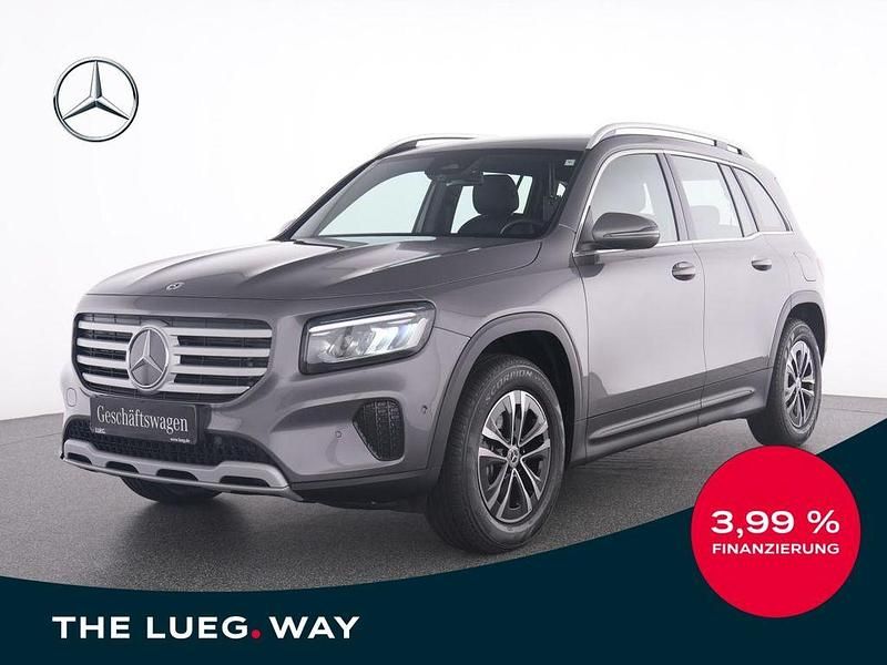 Grau metalliclack mountaingrau Gebraucht 2025 Mercedes GLB180 SUV | 38.550 € (Fairer Preis) - Bild 1/4