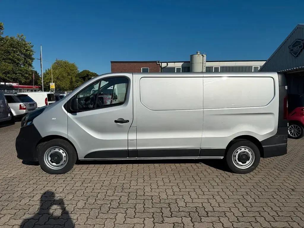 Gebraucht Opel Vivaro 116 PS (85 kW) 2016 Silber Van / Kleinbus