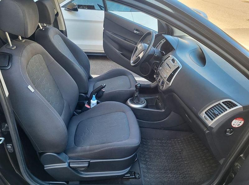 Gebraucht Hyundai i20 Comfort 77 PS (56 kW) 2009 Schwarz Kleinwagen