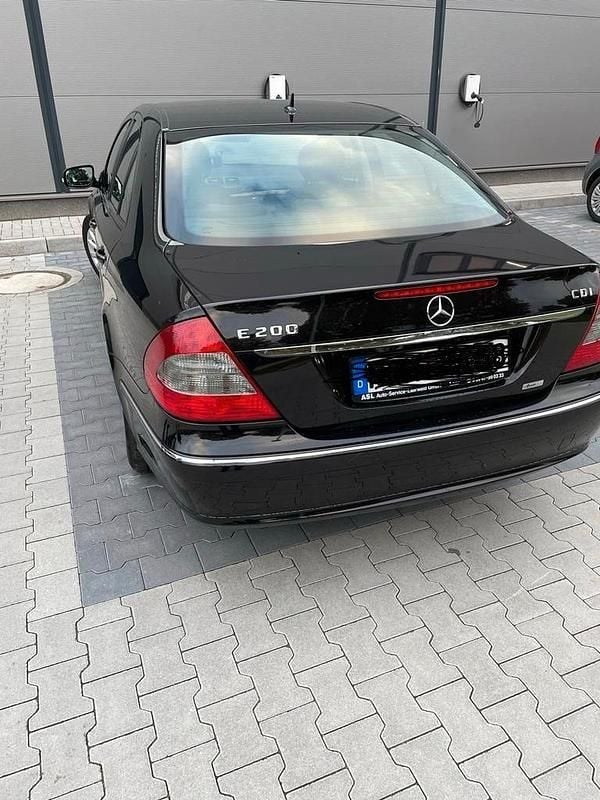 Gebraucht Mercedes E200 136 PS (100 kW) 2009 Schwarz Limousine
